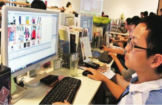 在互联网还未普及时,大家购物都在线下商店购买,但随着网络的普及